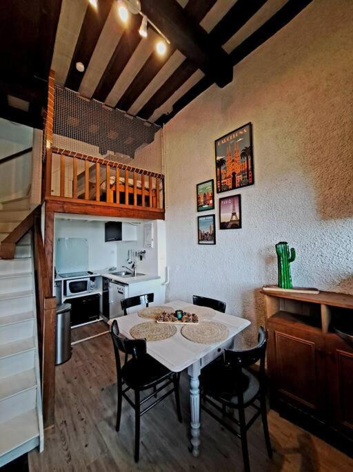 Charmant Duplex A Thiers, Vue Sur La Chaine Des Puys Kültér fotó