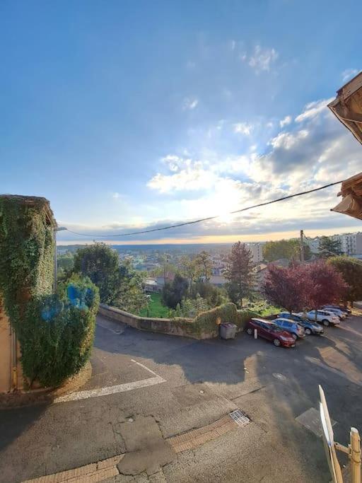 Charmant Duplex A Thiers, Vue Sur La Chaine Des Puys Kültér fotó